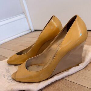 100% Authentic Jimmy Choo Women's Nude Patent Leather Baxen Wedge Peep Toe 38.5